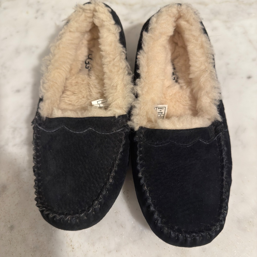 UGG Ansley Black Suede Leather Sheepskin Lined Moccasin Slippers Women's Size‎ 6